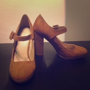 Mary-Jane pumps